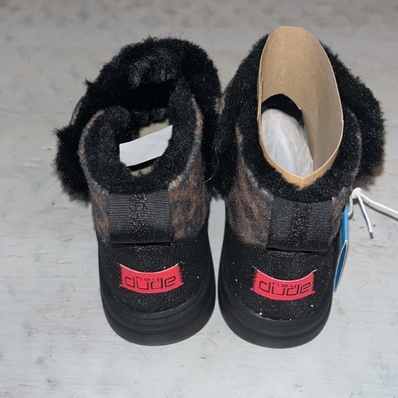 Hey Dude® Mel Youth Leo Black NWT | size y1-2 - Picture 3 of 7